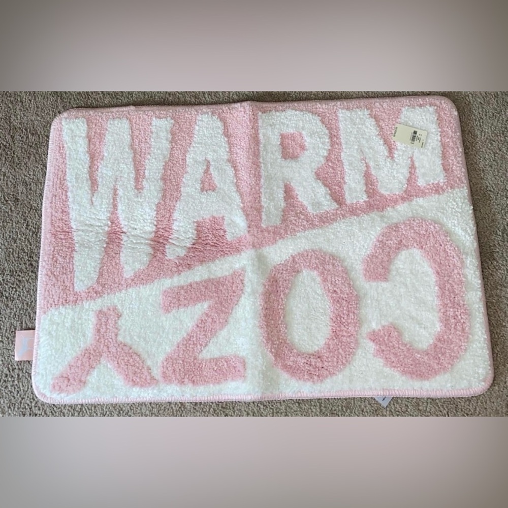 VS Pink Warm & Cozy Mat